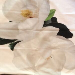 LOVELY FLORAL CREAM/GREEN PILLOW COVER. 24”